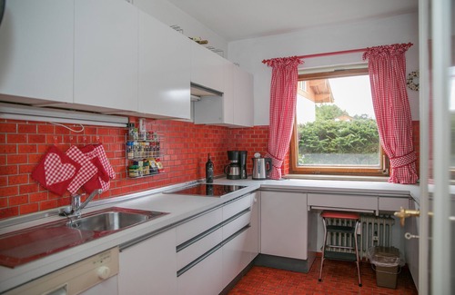 Rottach Apartment | Tranquil Retreat in Rottach-Egern with Ocean Views