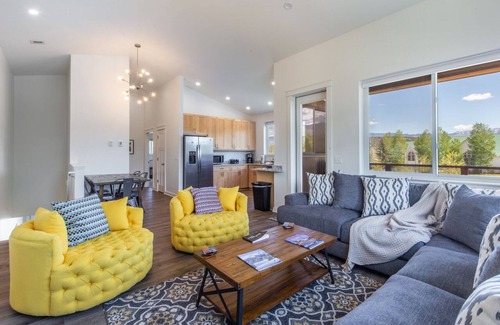 Ridgway House | Discover Ridgway: Scenic Views & Pet-Friendly Comfort