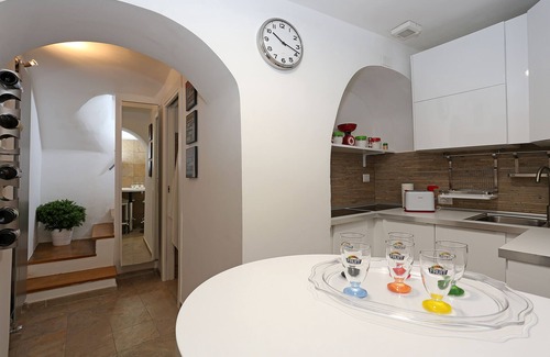Rione VI Parione Apartment | Explore Rome: Walk to Monuments & Family-Friendly Amenities