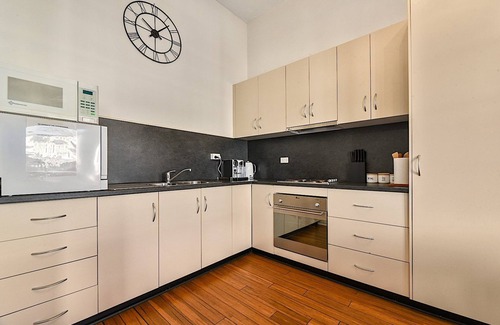 Launceston CBD Apartment | Central City Retreat: Child-Friendly & Highly Rated Stay