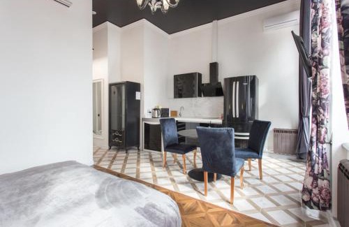 Petrovskoye Apartment | Ideal Stay in the Heart of the City - Guest Rated 9.7