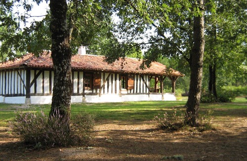 Argelouse Cottage | Charming Half-Timbered Gîte in Landes Forest with Pool