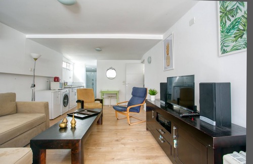 Kerem HaTeimanim Apartment | Prime Location Steps from the Beach – Perfect for Families!