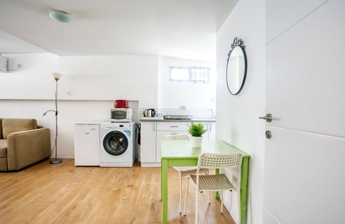 Kerem HaTeimanim Apartment | Prime Location Steps from the Beach – Perfect for Families!