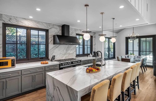 St. Helena Villa | Explore Napa Valley Wine Country with Spa and Breakfast