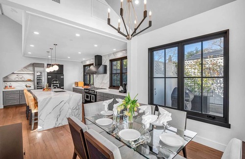 St. Helena Villa | Explore Napa Valley Wine Country with Spa and Breakfast