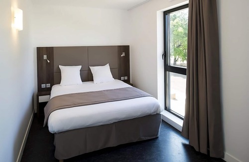 Dijon Hotel | Explore Bourgogne: University Campus Retreat with Kitchenette