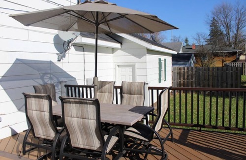 Three Oaks House | Prime Location in Three Oaks - Steps to Downtown Fun