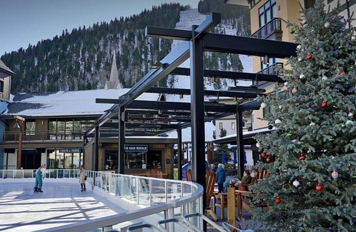Taos Ski Valley Condo | Prime Location in Taos Ski Valley with Pool and Breakfast