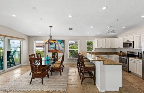 Independence Square Condo | Experience Blue Moon IRB: Gulf View, Pool & Spa Amenities