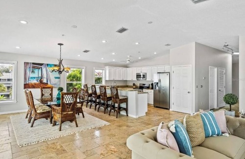 Independence Square Condo | Experience Blue Moon IRB: Gulf View, Pool & Spa Amenities