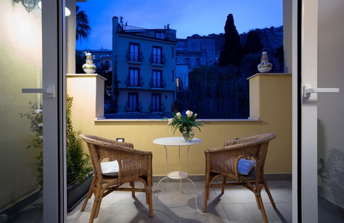 Taormina City Centre Villa | Explore Home 29 in Taormina City Center with Breakfast
