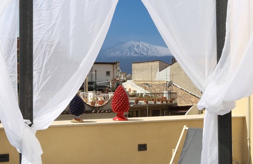 Taormina City Centre Villa | Explore Home 29 in Taormina City Center with Breakfast
