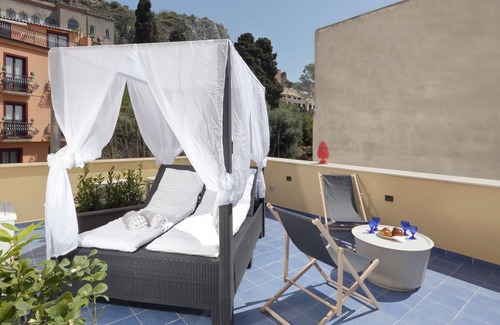 Taormina City Centre Villa | Explore Home 29 in Taormina City Center with Breakfast