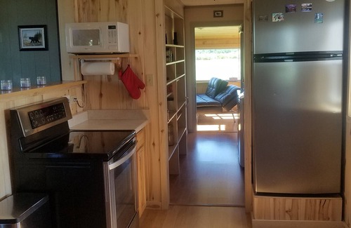 Star House | Experience Glacier Bliss: Pet-Friendly Stay with Breakfast