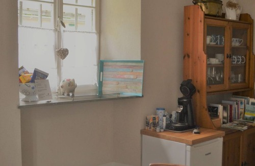 Muden Apartment | Cozy Double Room at Historic Halfenhaus with Modern Comforts
