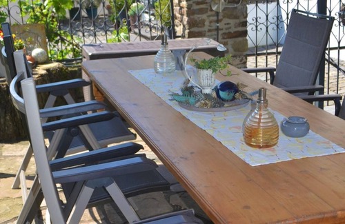 Muden Apartment | Cozy Double Room at Historic Halfenhaus with Modern Comforts