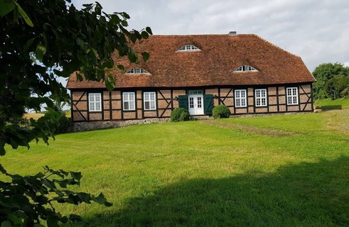 Muritz House | Experience Comfort in the Historic Old Manor House