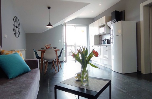 Bakar Apartment | Ideal Stay at In The Zone - Smile 4 with Oceanfront Pool