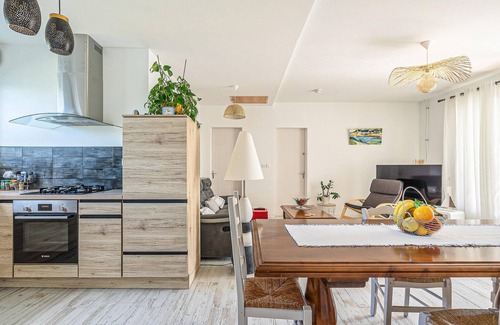 Marennes House | Beautiful Vacation Home with Ocean View & Spa Amenities