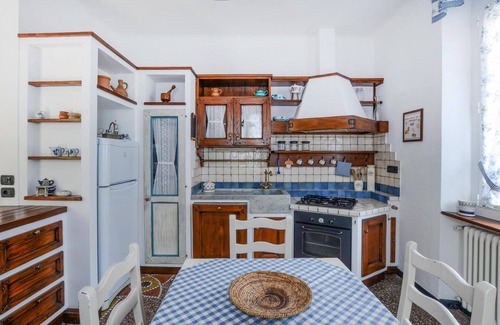 Carro Apartment | Relaxing Getaway with Spa & Breakfast Options Await You