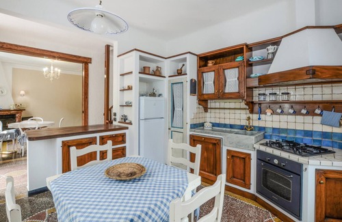 Carro Apartment | Relaxing Getaway with Spa & Breakfast Options Await You