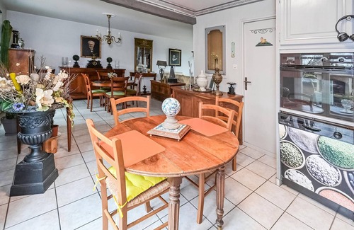 Villenoy House | Family-Friendly Getaway with Pool and Spa Amenities