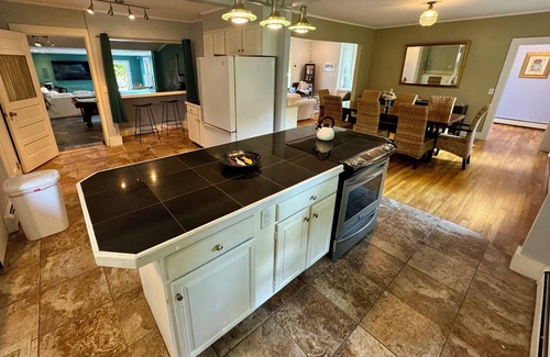 Lubec House | Ideal In-Town 5 Bedroom Victorian with Heated Pool