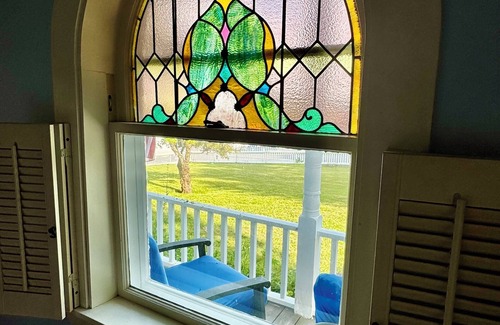 Lubec House | Ideal In-Town 5 Bedroom Victorian with Heated Pool