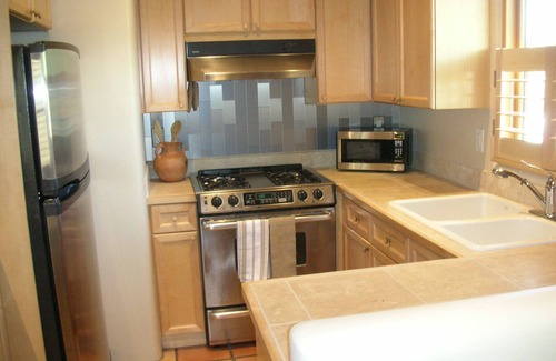 Northeast Santa Fe Condo | Serene Getaway: Pet-Friendly Retreat with Spa & Hot Tub