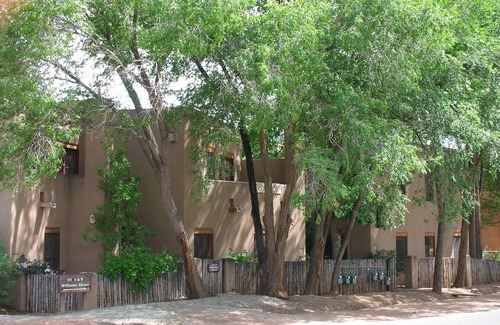 Northeast Santa Fe Condo | Serene Getaway: Pet-Friendly Retreat with Spa & Hot Tub