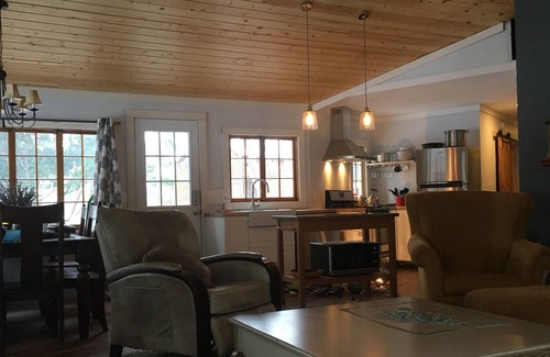 Glen Arbor Cottage | Inviting Glen Arbor Beach-Side Cottage Near Town & Shore