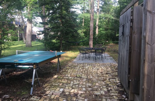 Glen Arbor Cottage | Inviting Glen Arbor Beach-Side Cottage Near Town & Shore