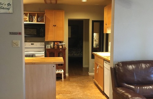 Truckee House | Pet-Friendly Truckee Home with Large Deck & Fenced Yard