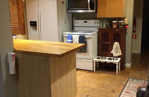 Truckee House | Pet-Friendly Truckee Home with Large Deck & Fenced Yard