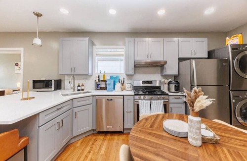 Roxbury Apartment | In-Unit Laundry | Your Family & Friends Space