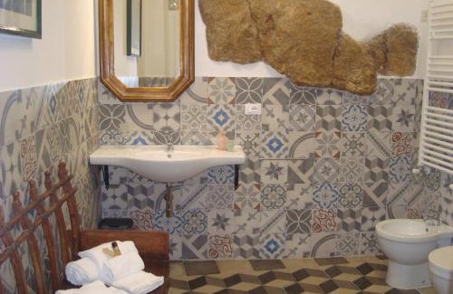 Gaeta Bed & Breakfast | Relax in Gaeta at B&B L'Elica with Oceanfront Views