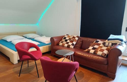 Bothfeld-Vahrenheide Apartment | Cozy Villa Apartment with Full Kitchen & VIP Shuttle Service