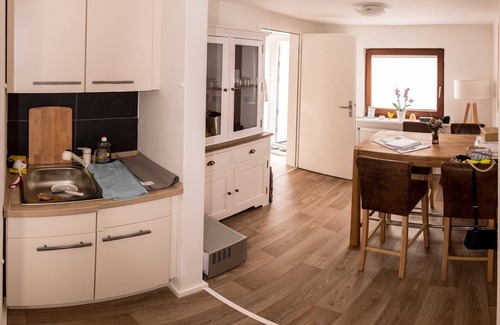 Wedel Apartment | Cozy Bungalow in the Heart of Wedel - Guest Rated 9.8
