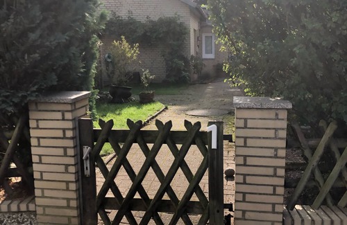 Wedel Apartment | Cozy Bungalow in the Heart of Wedel - Guest Rated 9.8