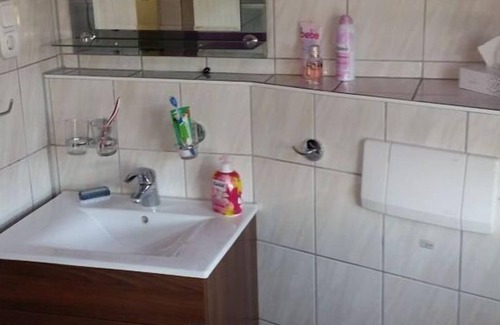 Blumenholz House | Modern Retreat in Weisdin with Family-Friendly Amenities