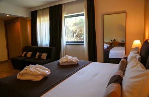 Costa de Caparica Hotel | Discover INATEL Caparica: Family-Friendly with Pool & Spa