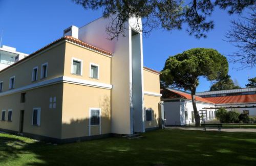 Costa de Caparica Hotel | Attractive INATEL Caparica: Family-Friendly with Pool Access