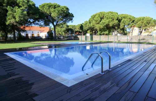 Costa de Caparica Hotel | Attractive INATEL Caparica: Family-Friendly with Pool Access