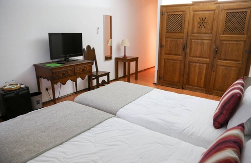 Santa Maria da Devesa Hotel | Relax at INATEL Castelo de Vide: Pool and Spa Retreat