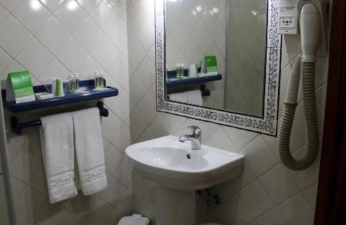 Santa Maria da Devesa Hotel | Relax at INATEL Castelo de Vide: Pool and Spa Retreat