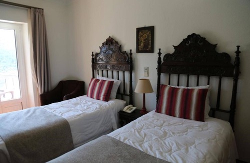 Santa Maria da Devesa Hotel | Relax at INATEL Castelo de Vide: Pool and Spa Retreat