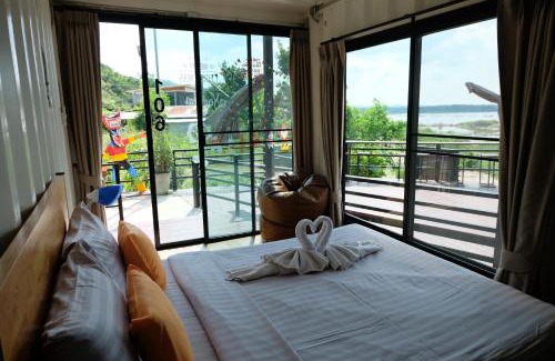 Chiang Khan Hotel | Budget-Friendly INBOX Living Rimkhong with Breakfast Included