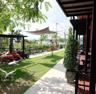Chiang Khan Hotel | Budget-Friendly INBOX Living Rimkhong with Breakfast Included