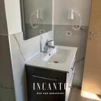 Laura Bed & Breakfast | Pet-Friendly Retreat at Incanto with Breakfast & Hot Tub